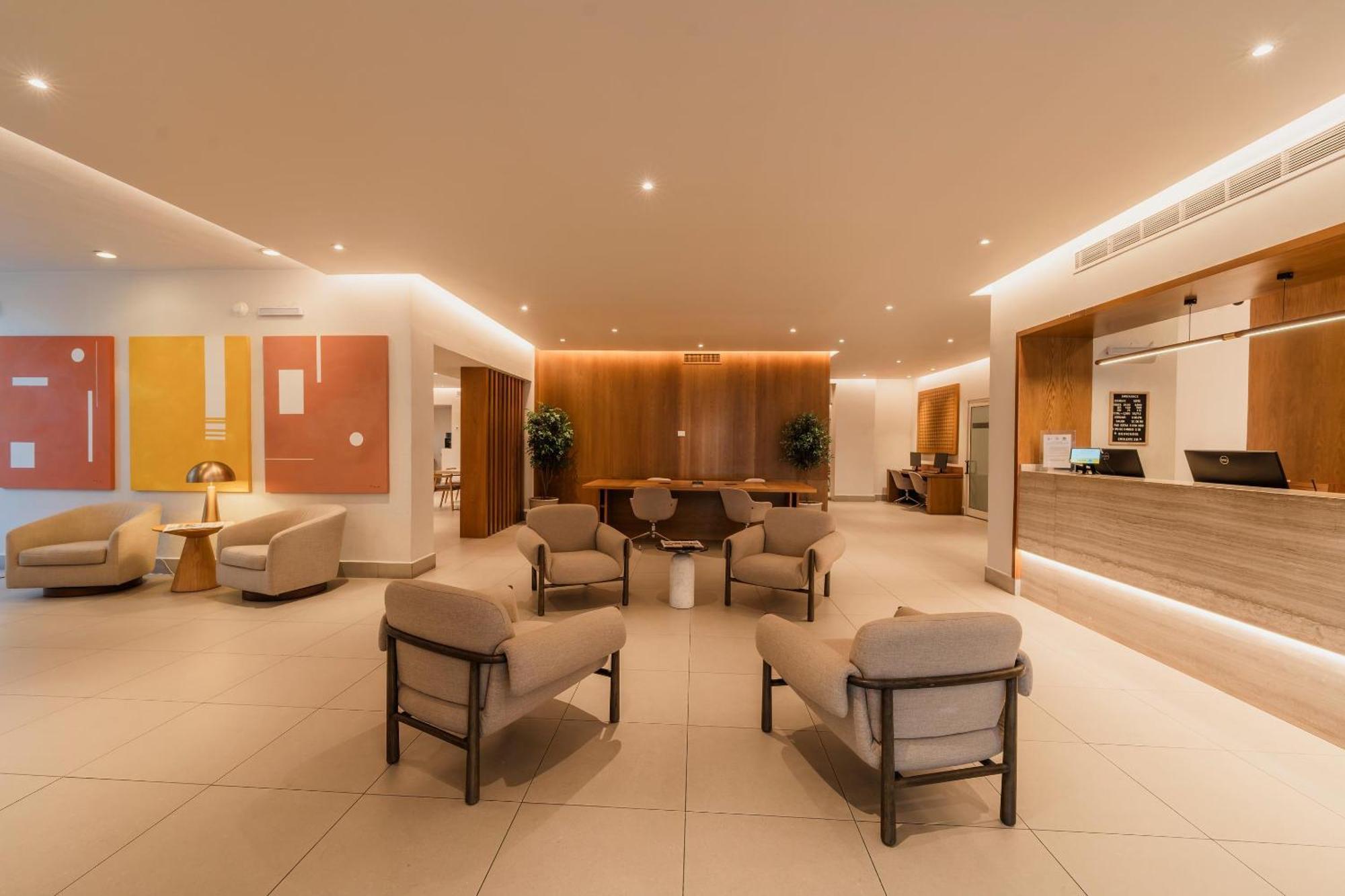 Comfort Monterrey Valle Inn 4*