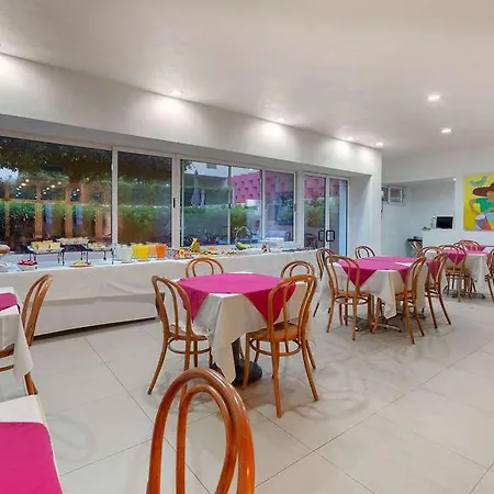 Comfort Inn Monterrey Valle 